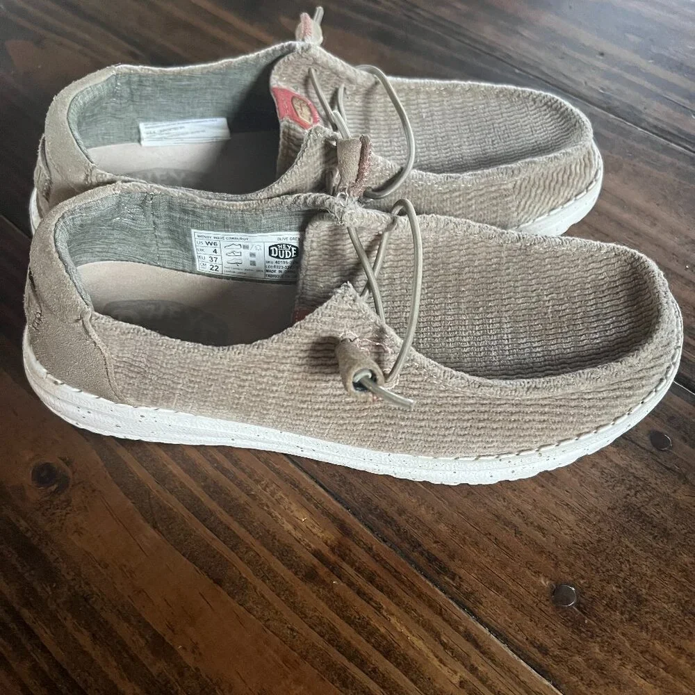 Size 6 Kids Hey Dudes